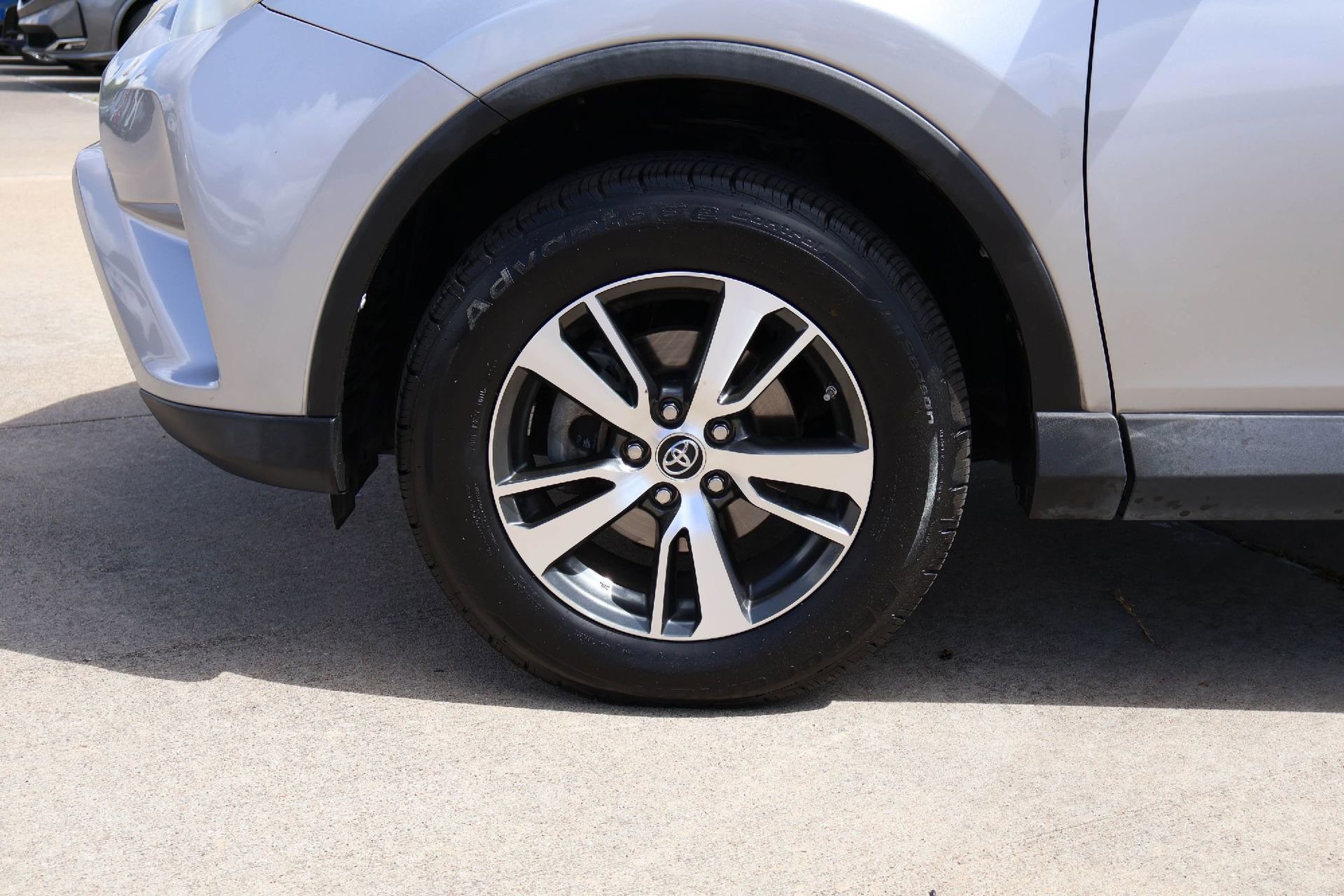 Used 2018 Toyota RAV4 XLE w/ Plus Extra Value Package image 8