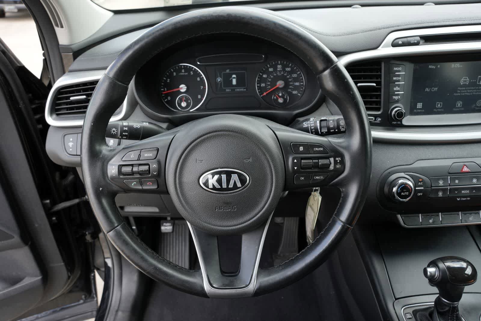 Used 2017 Kia Sorento FWD w/ LX Convenience Package image 4