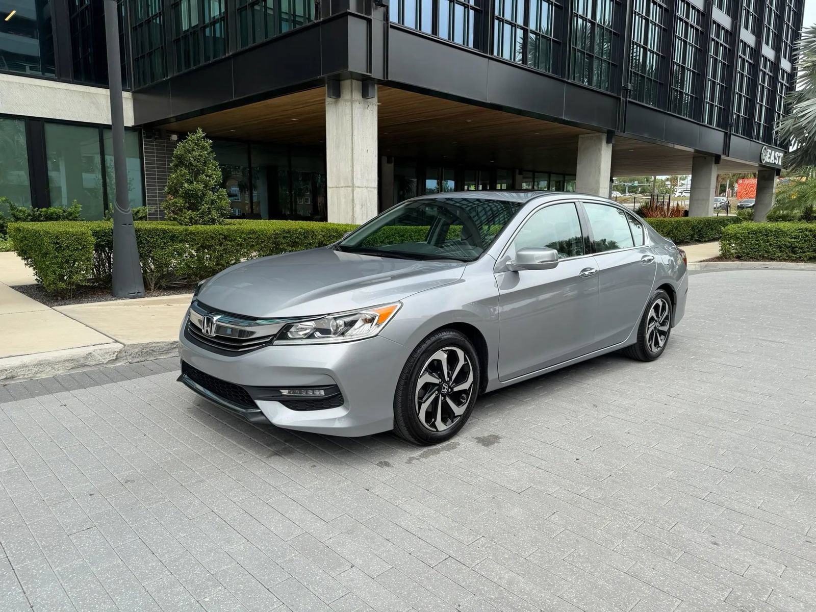 Used 2017 Honda Accord EX-L image 19
