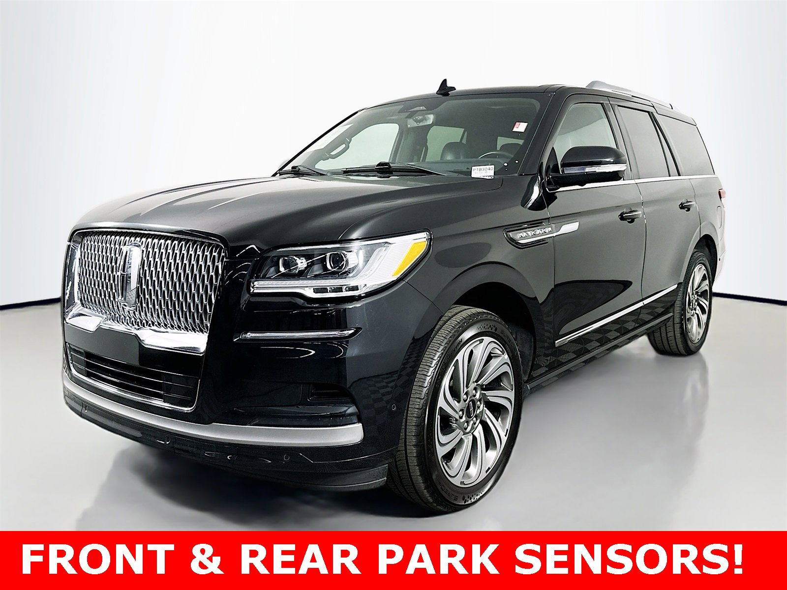 Used 2023 Lincoln Navigator Reserve image 3