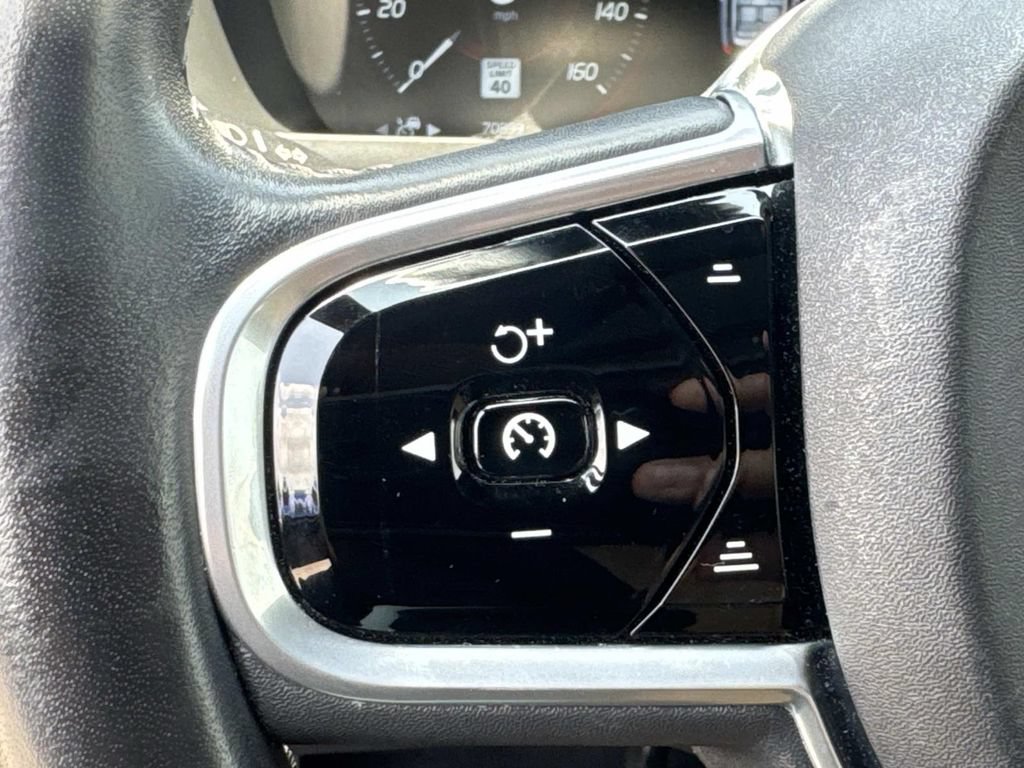 Used 2017 Volvo XC90 T6 Momentum w/ Vision Package AWD/4WD image 25