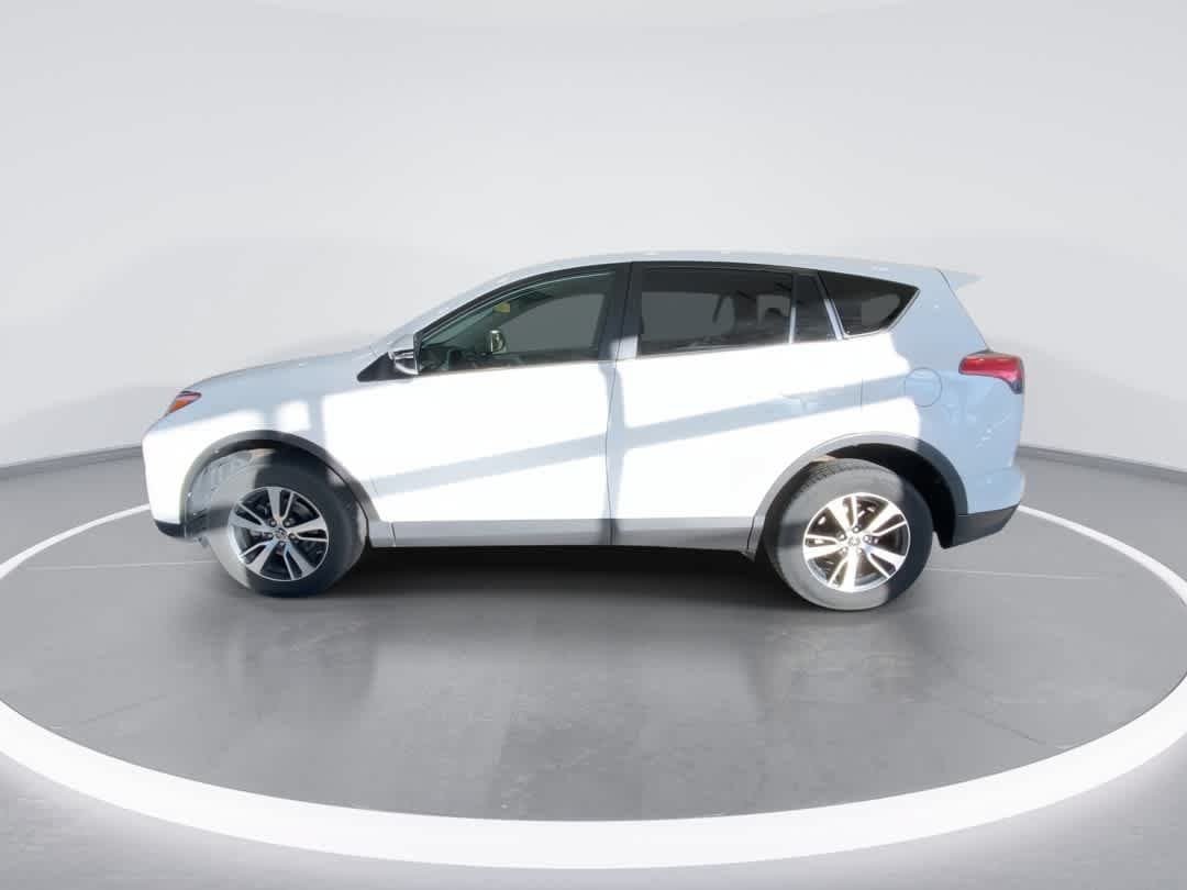 Used 2018 Toyota RAV4 XLE AWD/4WD image 5