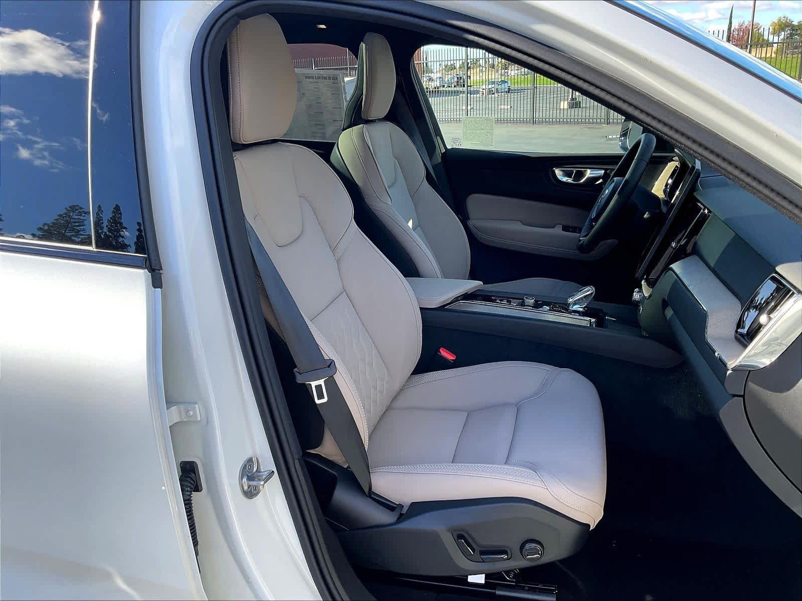 New 2026 Volvo XC60 B5 Plus w/ Protection Package Premier AWD/4WD image 31