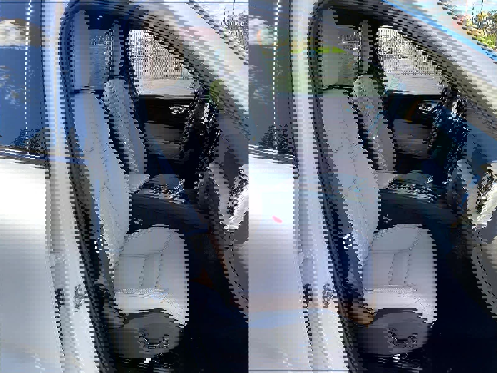 New 2026 Volvo XC60 B5 Plus w/ Protection Package Premier image 31