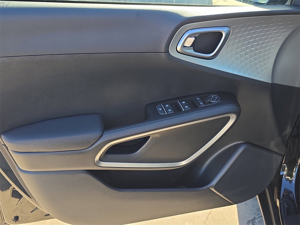 New 2025 Kia Soul LX image 19