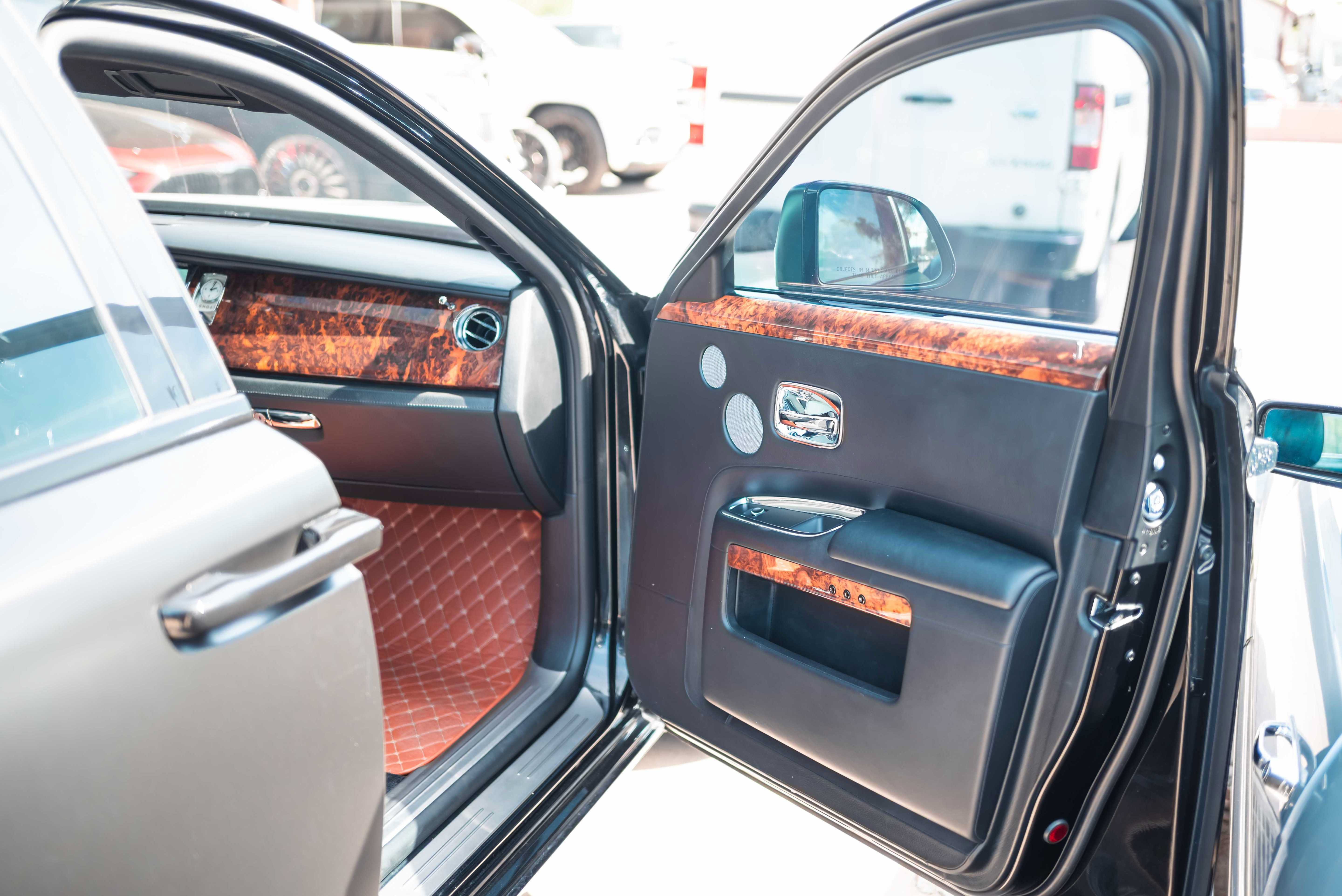 Used 2015 Rolls-Royce Ghost RWD image 17