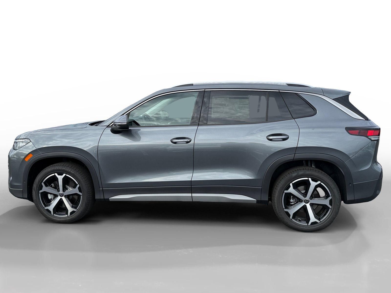 New 2026 Volkswagen Tiguan SE AWD/4WD image 2