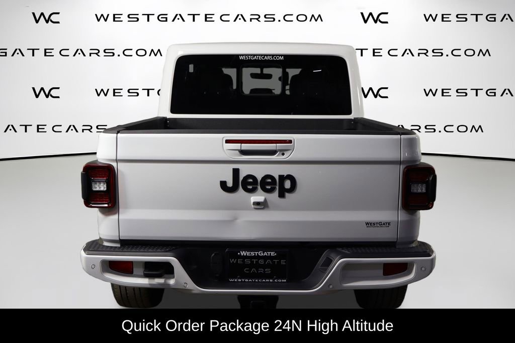 Used 2023 Jeep Gladiator Overland AWD/4WD image 4