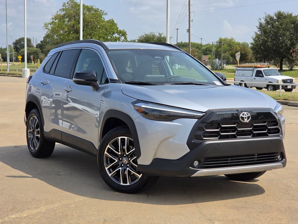 Used 2026 Toyota Corolla Cross XLE FWD image 2