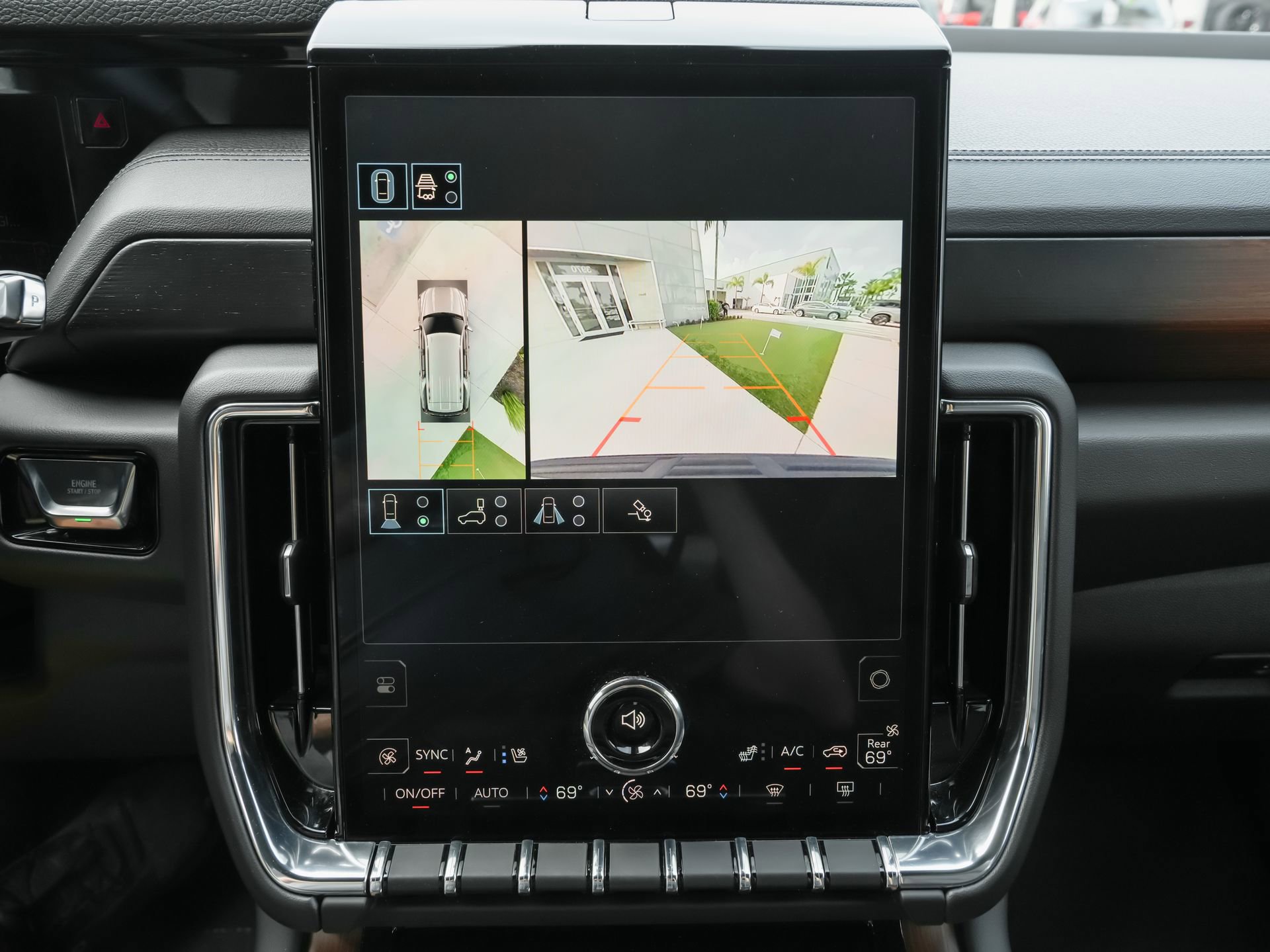 Used 2025 GMC Yukon Denali RWD image 14