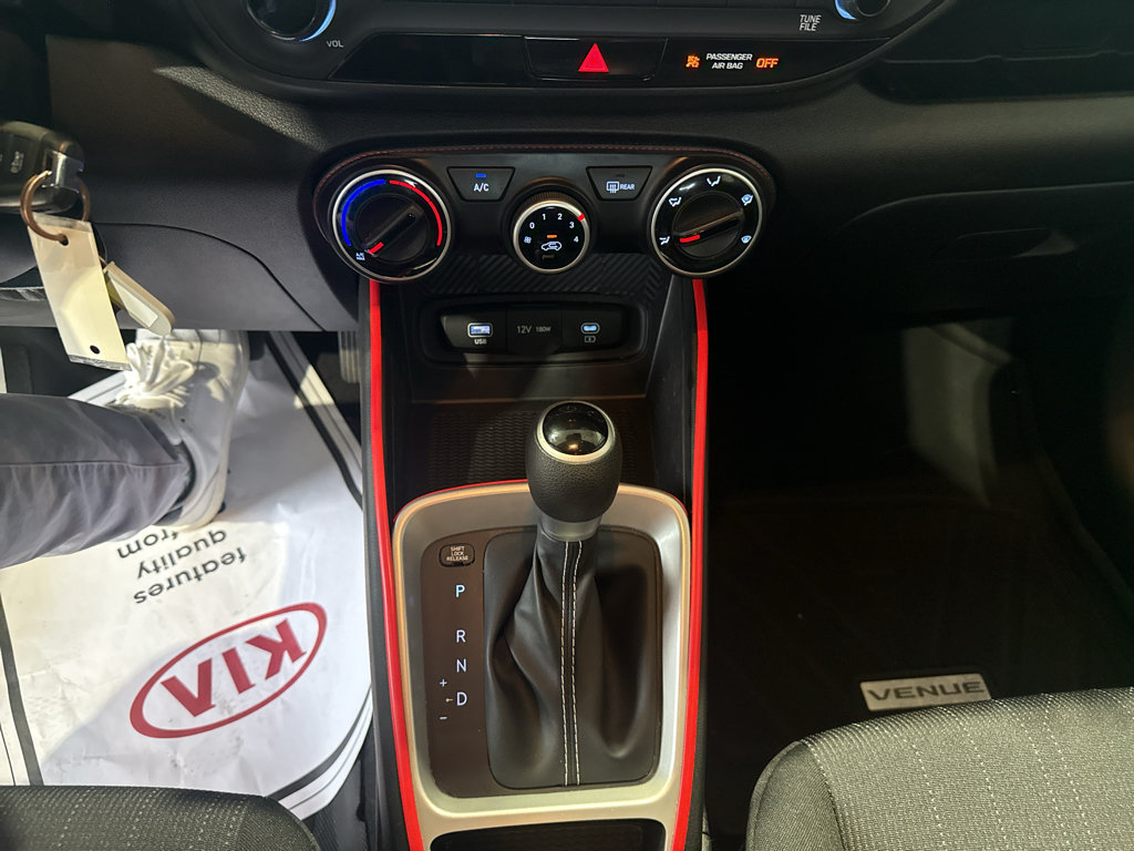 Used 2025 Hyundai Venue SE FWD image 20