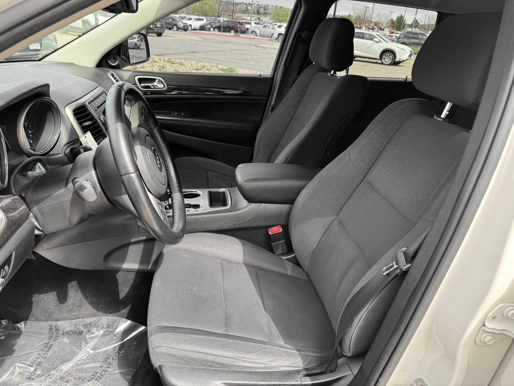 Used 2012 Jeep Grand Cherokee Laredo AWD/4WD image 14