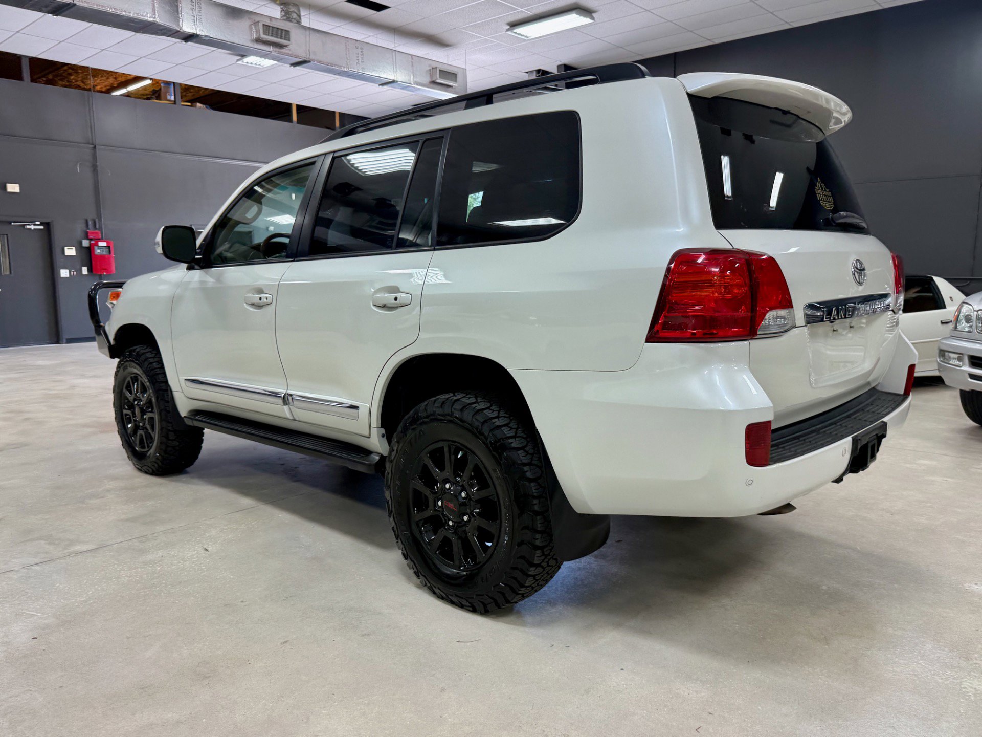 Used 2015 Toyota Land Cruiser image 6