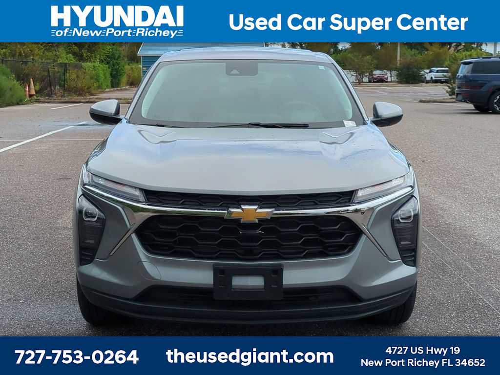 Used 2024 Chevrolet Trax LS w/ LS Convenience Package FWD image 8