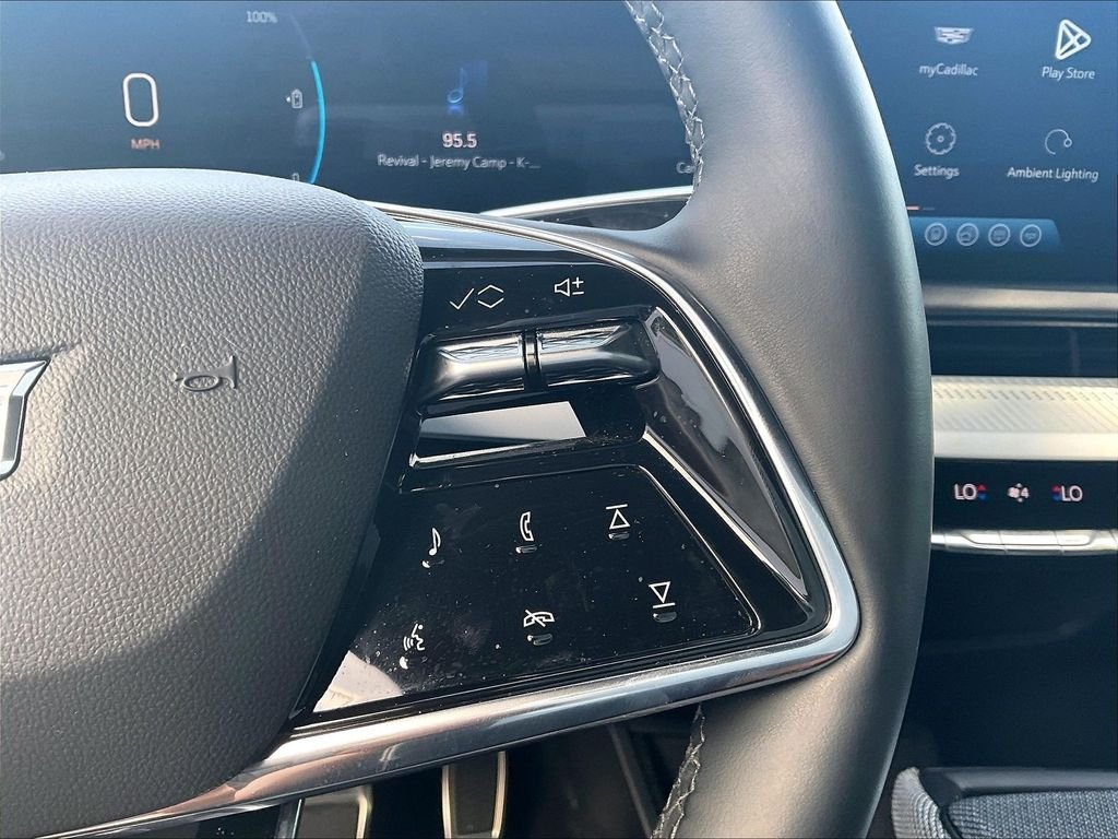 Used 2025 Cadillac Optiq Luxury 2 AWD/4WD image 23