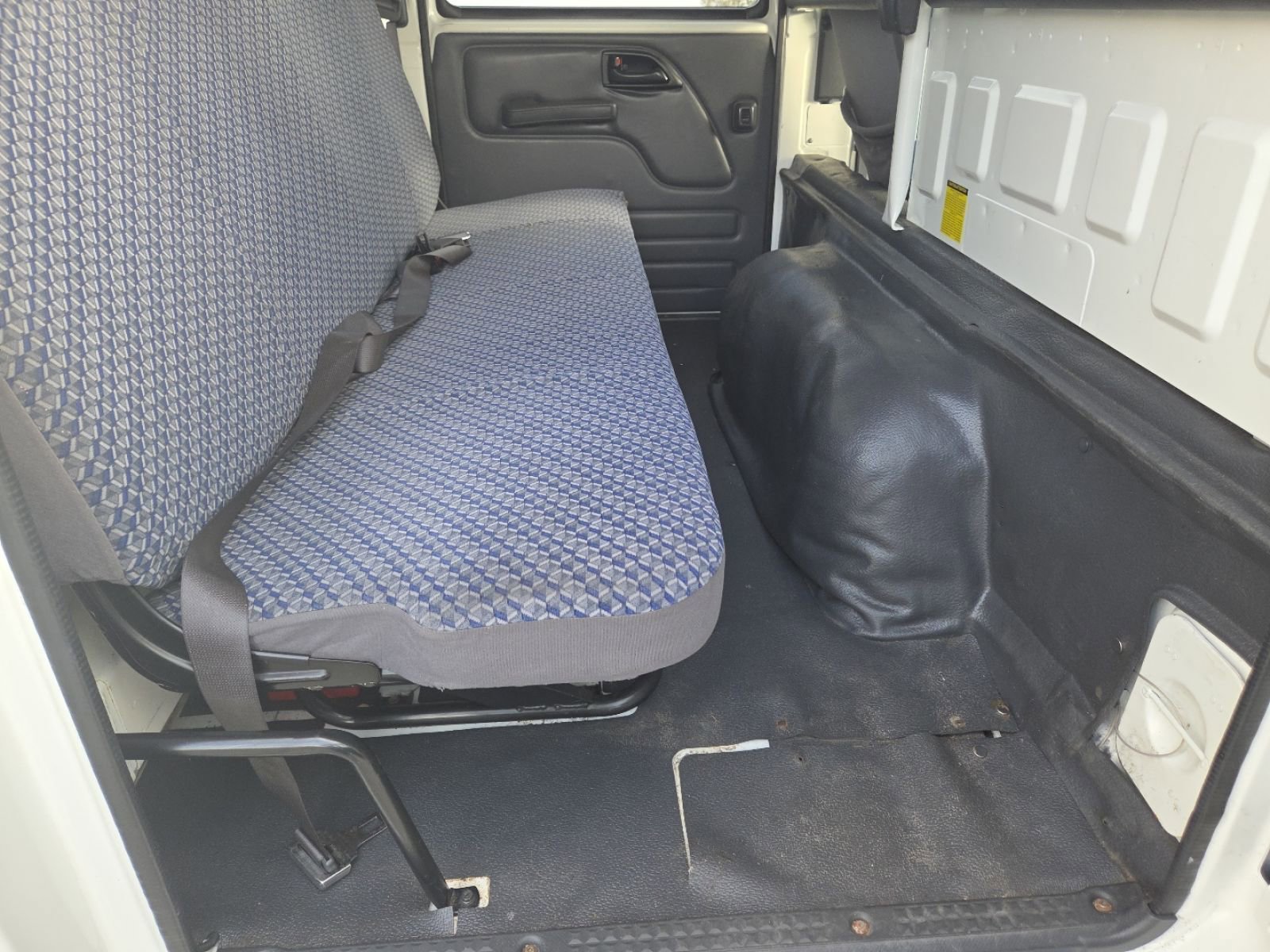 Used 2023 Isuzu NPR image 19