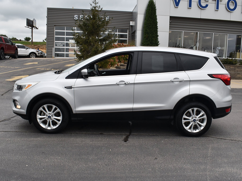 Used 2019 Ford Escape SE FWD image 2