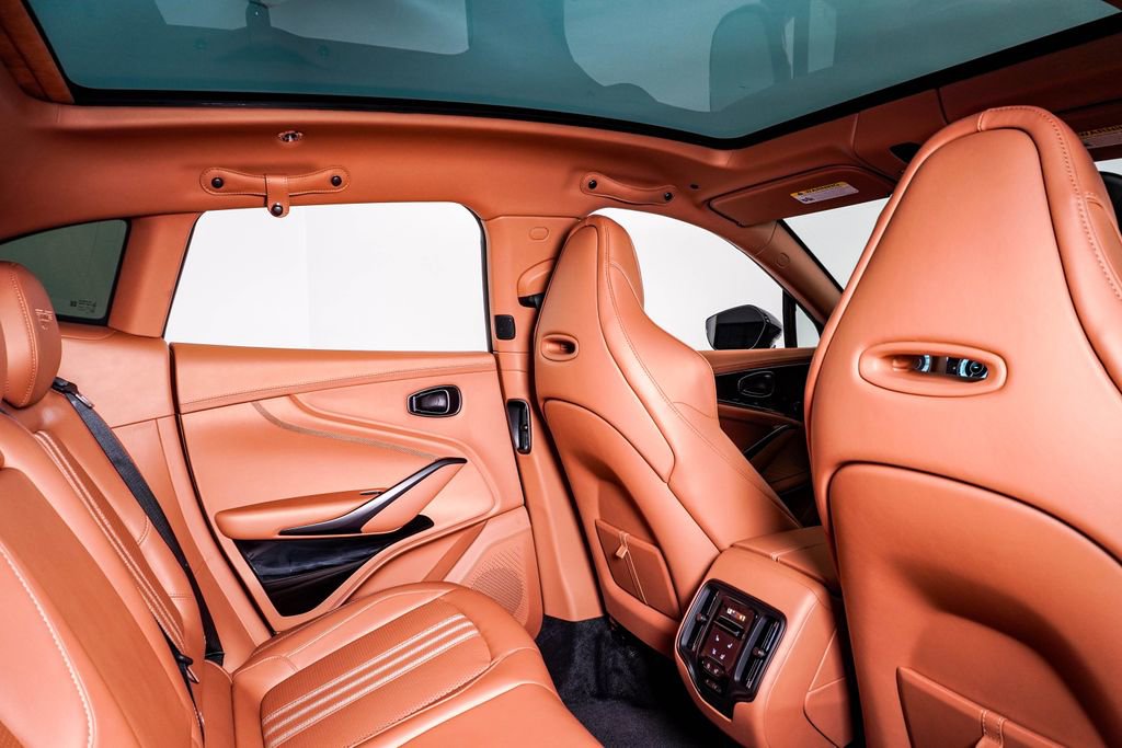 Used 2025 Aston Martin DBX 707 image 19