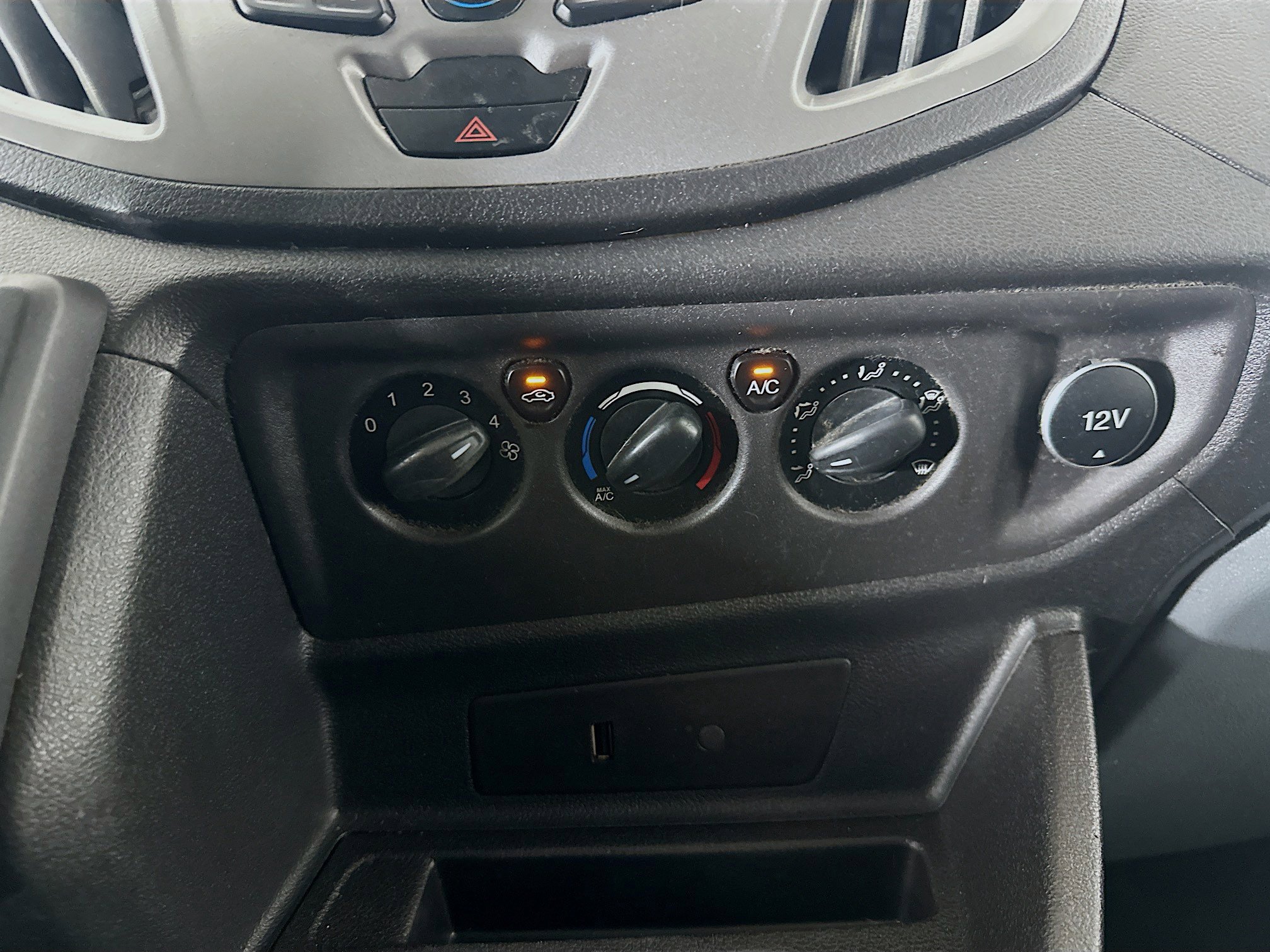 Used 2017 Ford Transit 350 XLT image 22