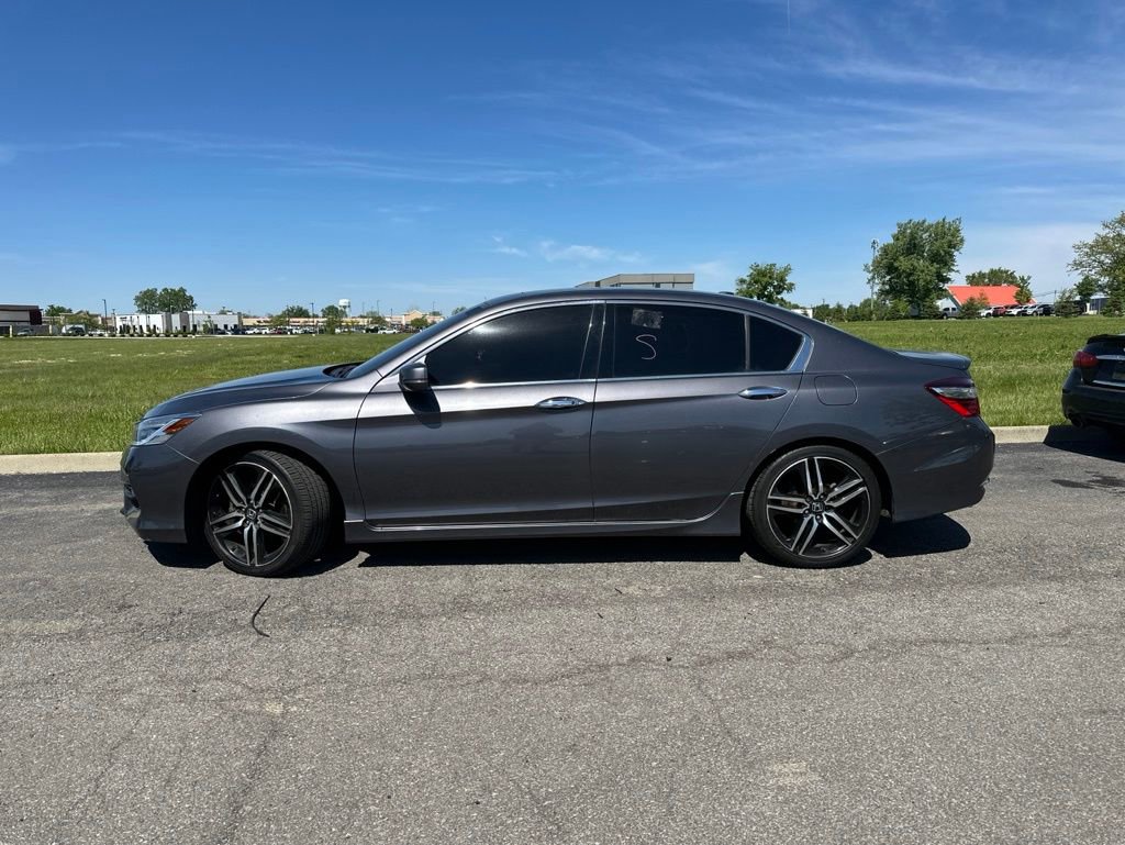 Used 2017 Honda Accord Touring image 7