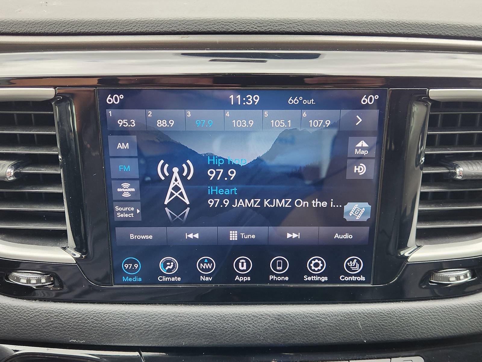 Used 2020 Chrysler Pacifica Touring-L Plus image 19