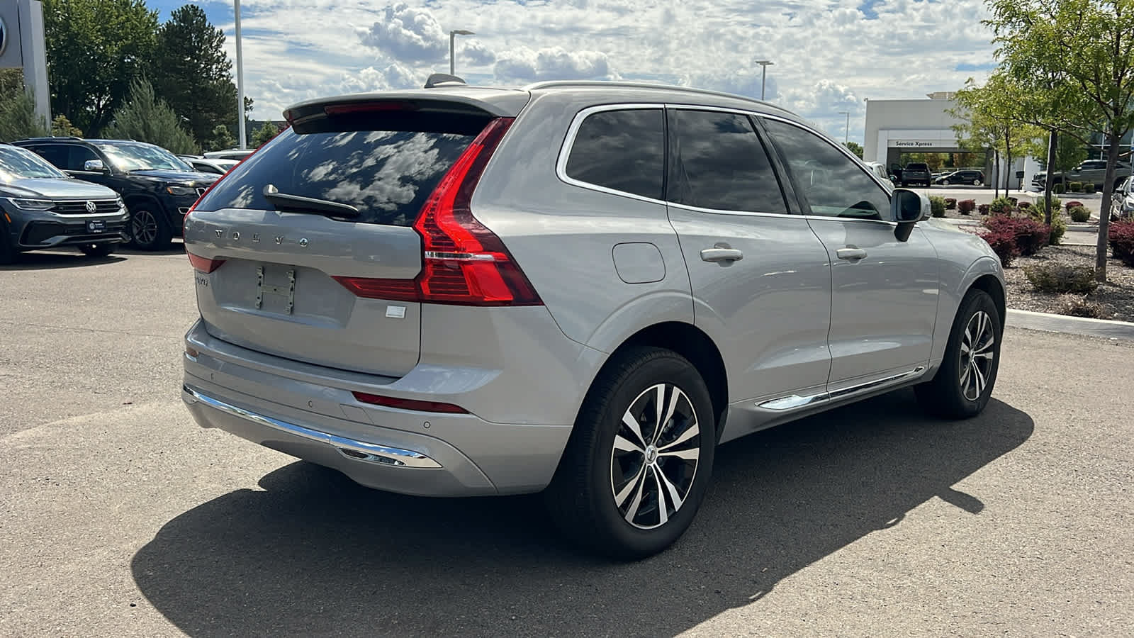 Used 2023 Volvo XC60 T8 Core AWD/4WD image 5