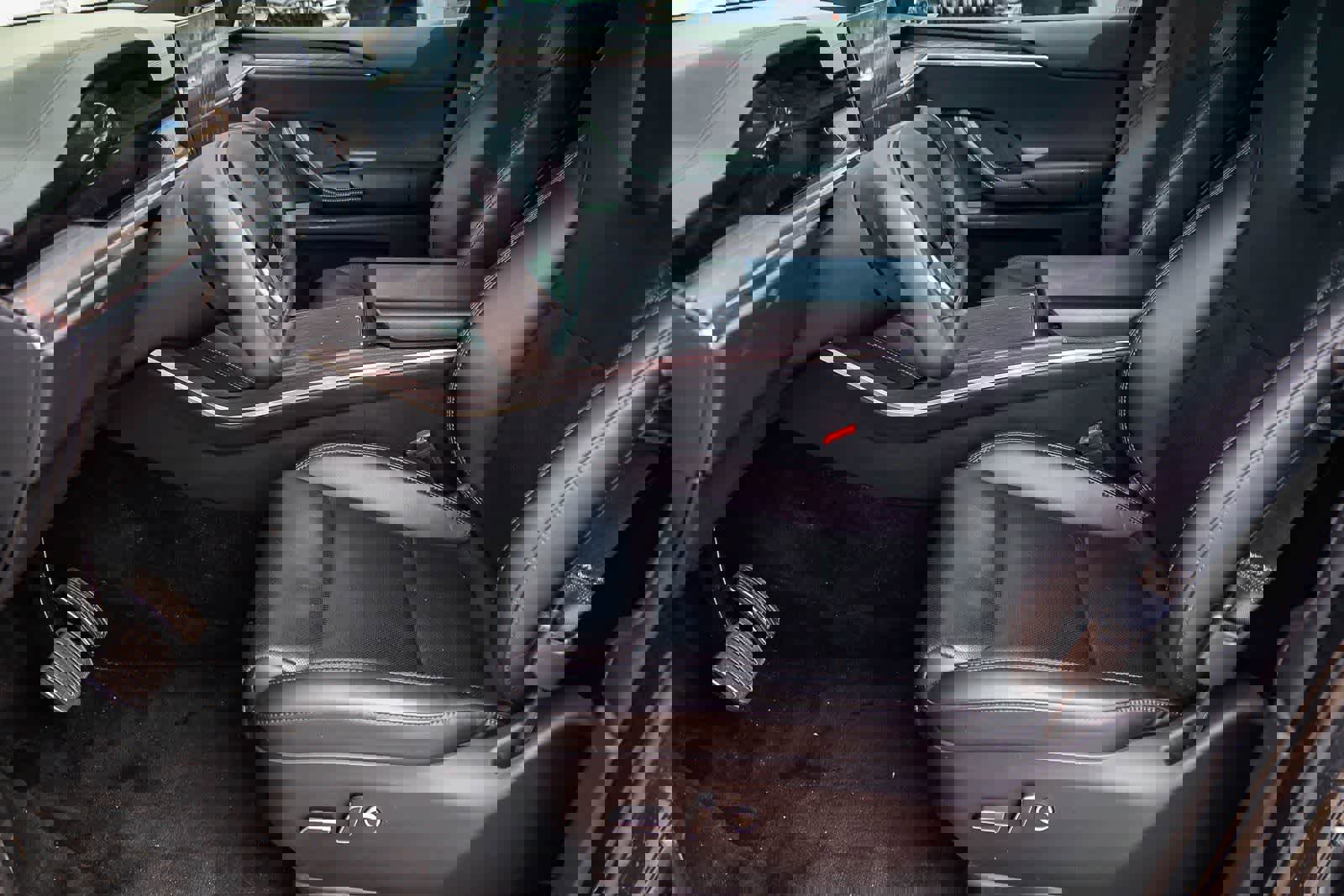 Used 2024 Tesla Model X image 19