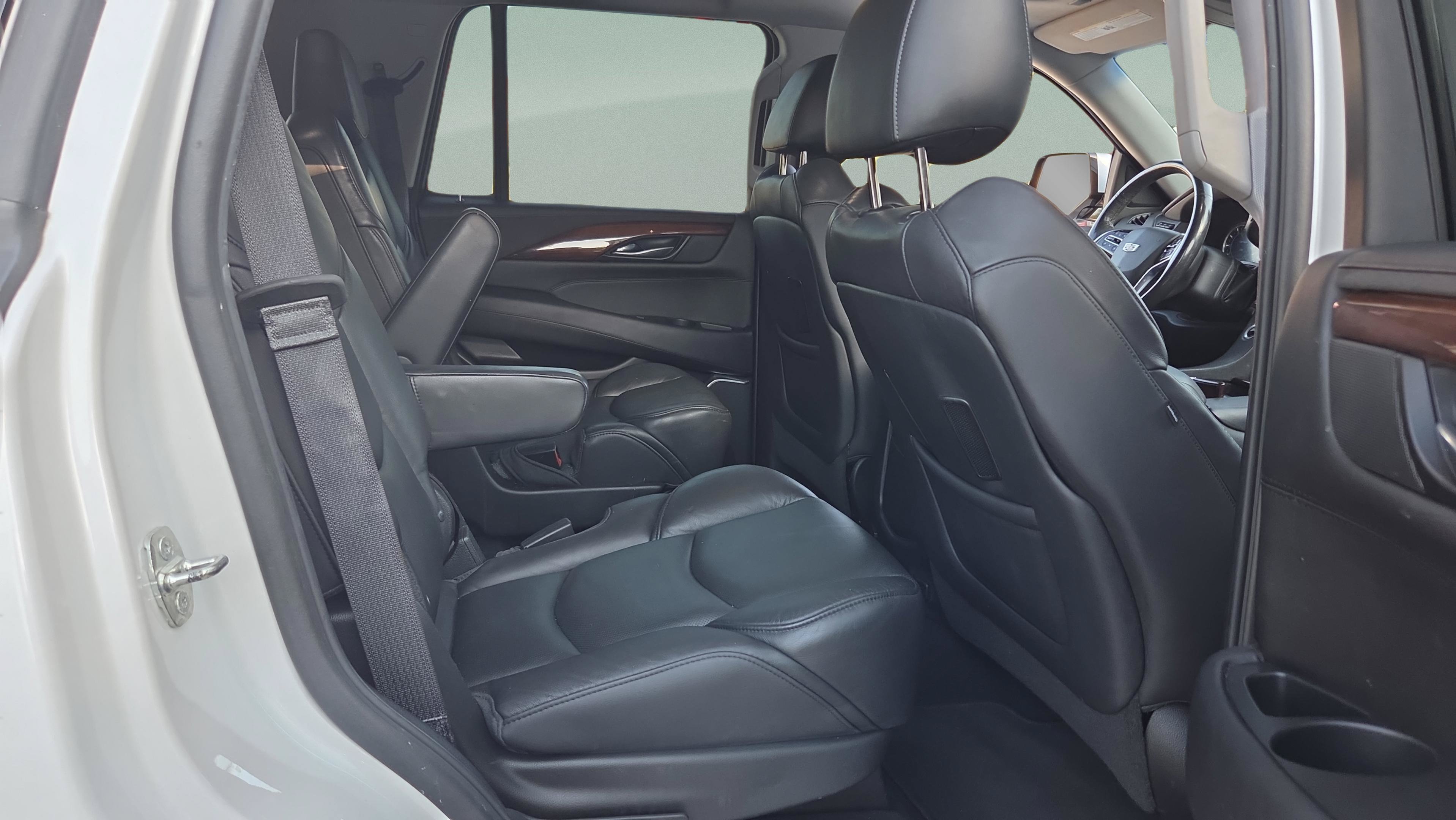 Used 2019 Cadillac Escalade Luxury RWD image 14