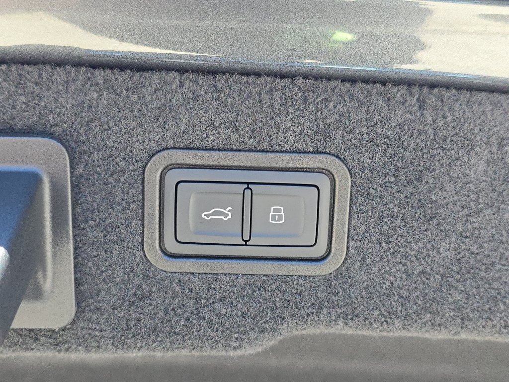 New 2026 Audi A8 L 3.0T AWD/4WD image 13