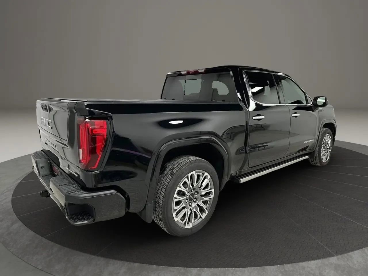 Used 2025 GMC Sierra 1500 Denali Ultimate image 5