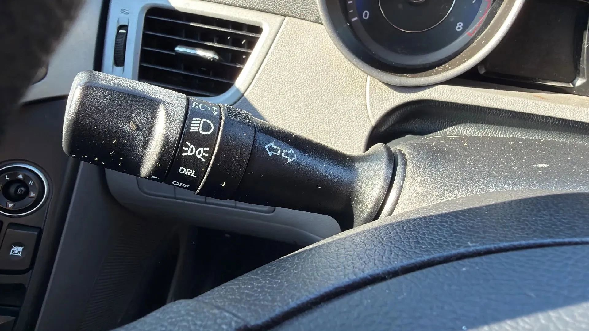 Used 2015 Hyundai Elantra SE FWD image 13