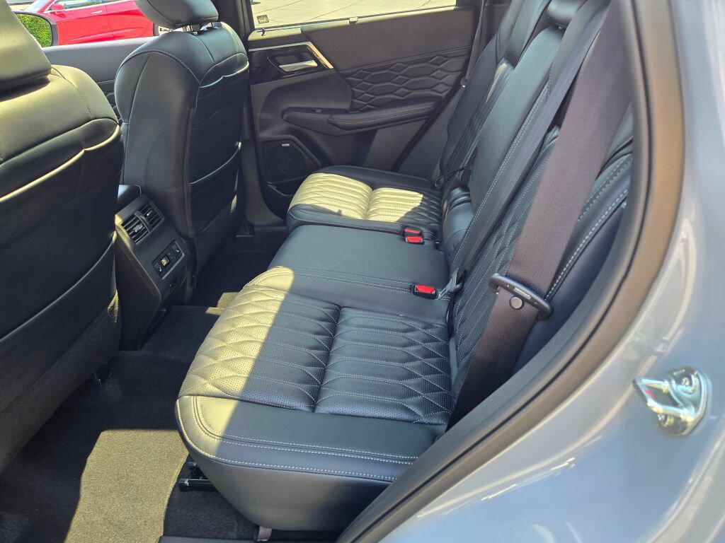 New 2026 Mitsubishi Outlander SEL AWD/4WD image 14