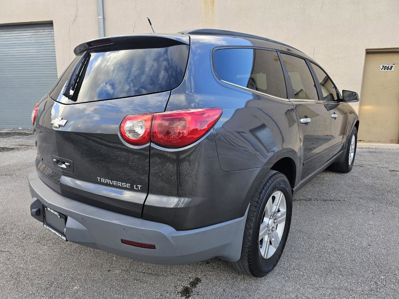 Used 2009 Chevrolet Traverse LT FWD image 5