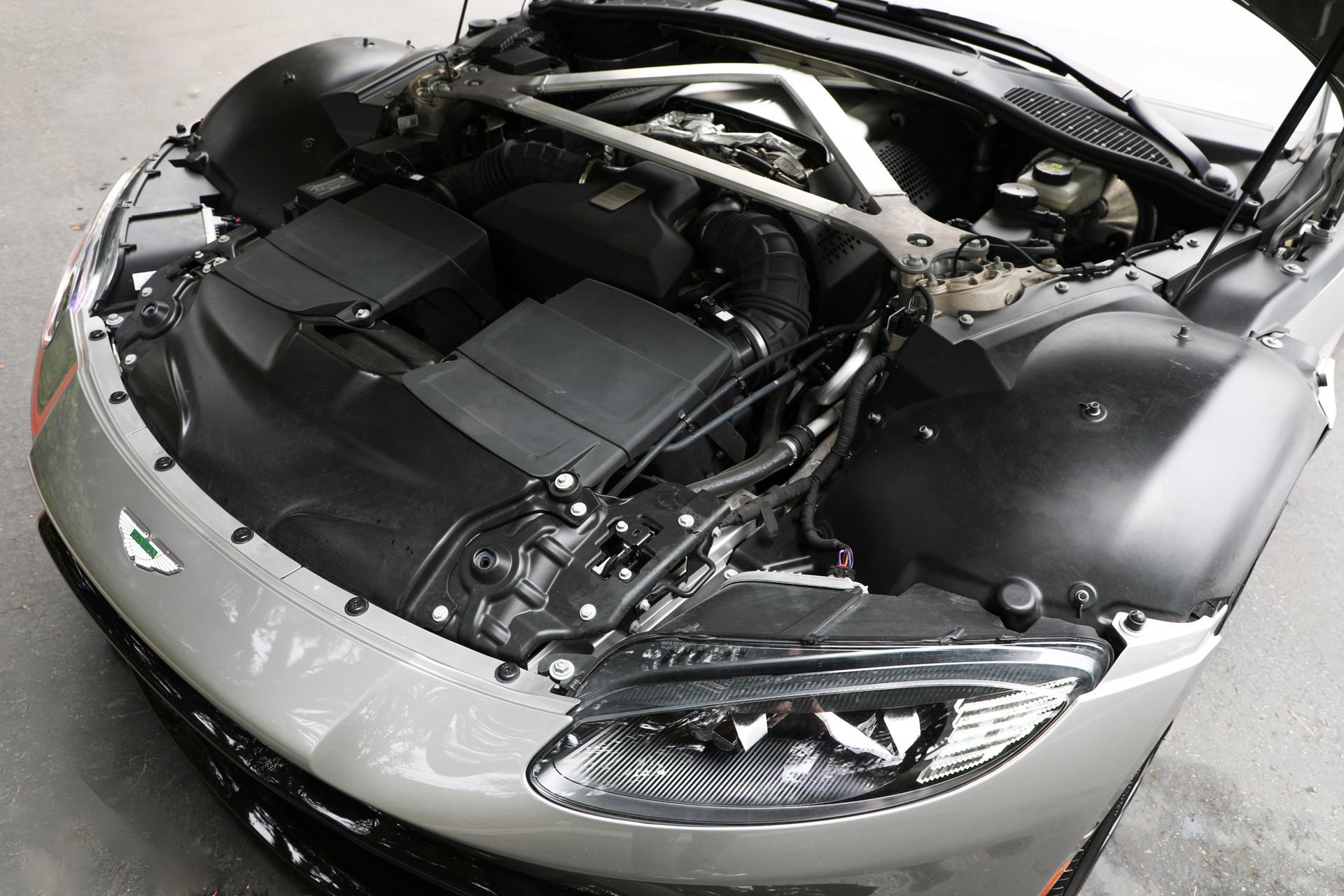 Used 2023 Aston Martin V8 Vantage Roadster RWD image 14