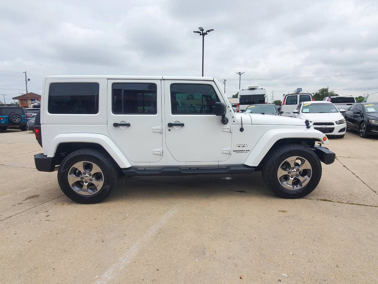 Used 2016 Jeep Wrangler Unlimited Sahara w/ Connectivity Group AWD/4WD image 5