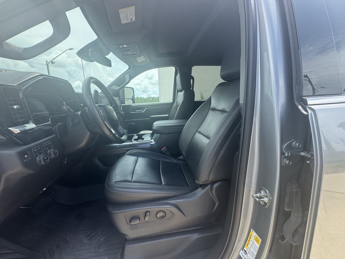 Used 2024 Chevrolet Silverado 2500 LTZ w/ LTZ Plus Package AWD/4WD image 7