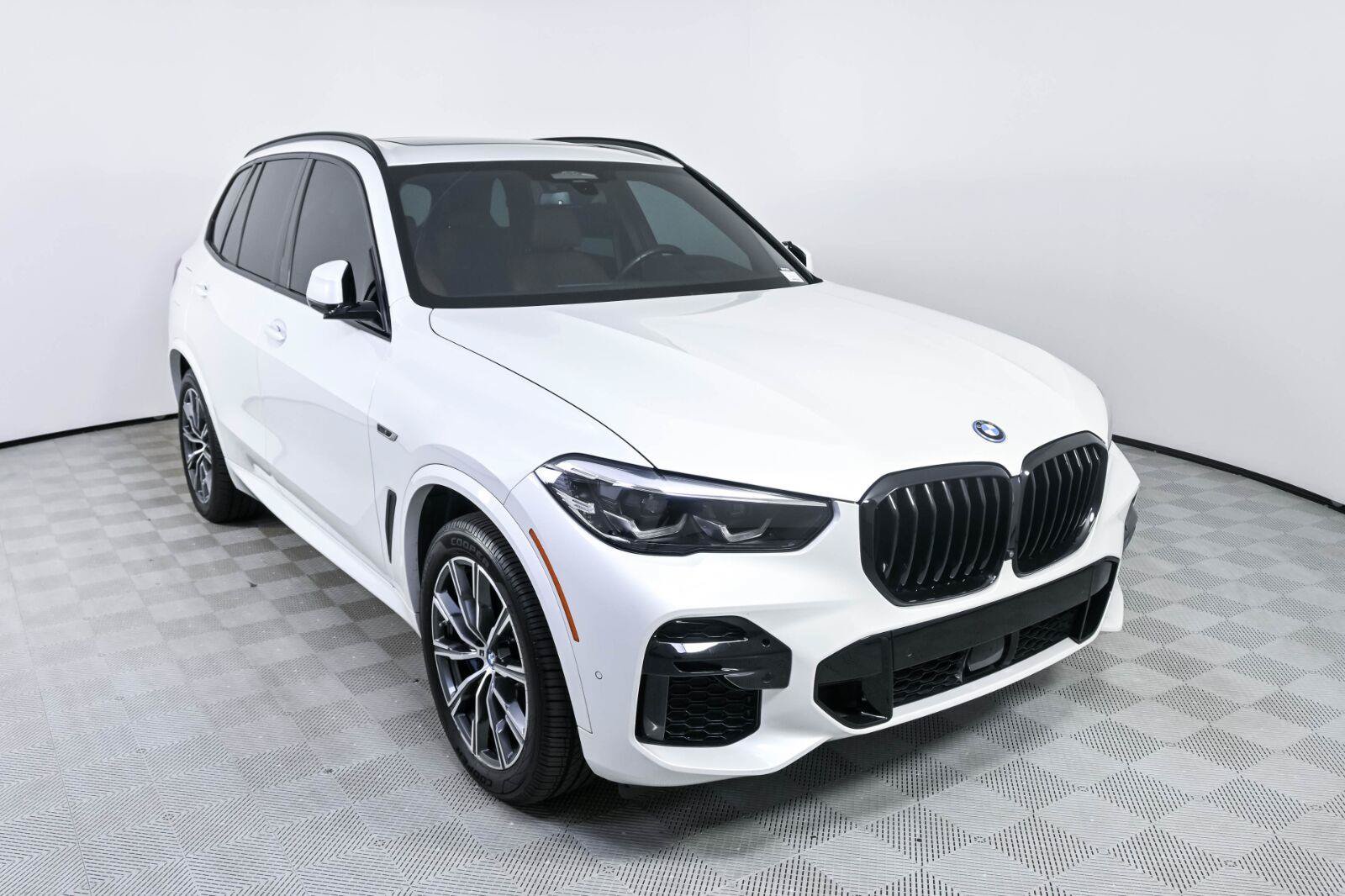 Used 2022 BMW X5 xDrive45e w/ M Sport Package AWD/4WD image 25