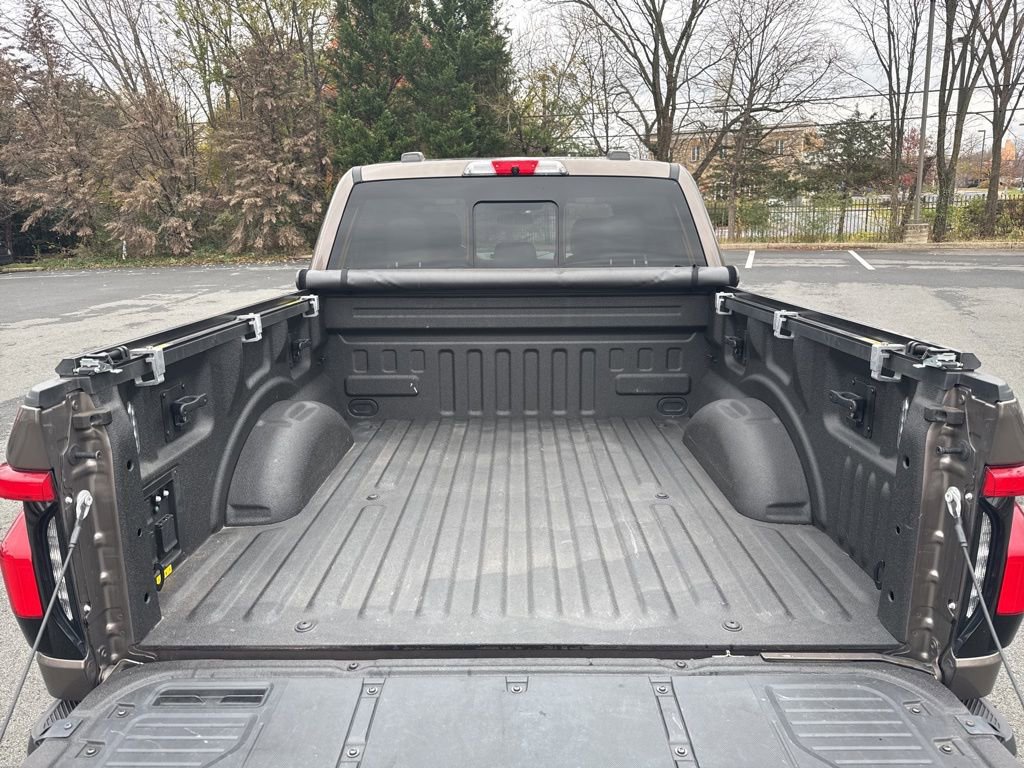 Used 2022 Ford F150 Lightning Lariat image 61