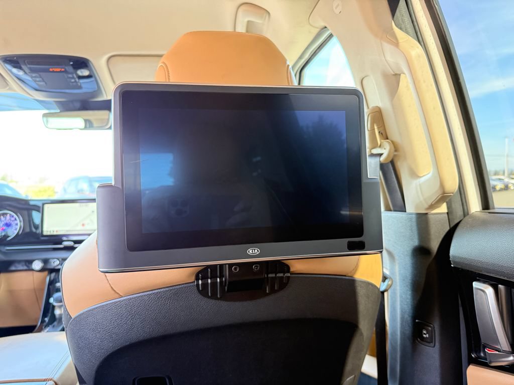 Certified 2022 Kia Carnival EX FWD image 26