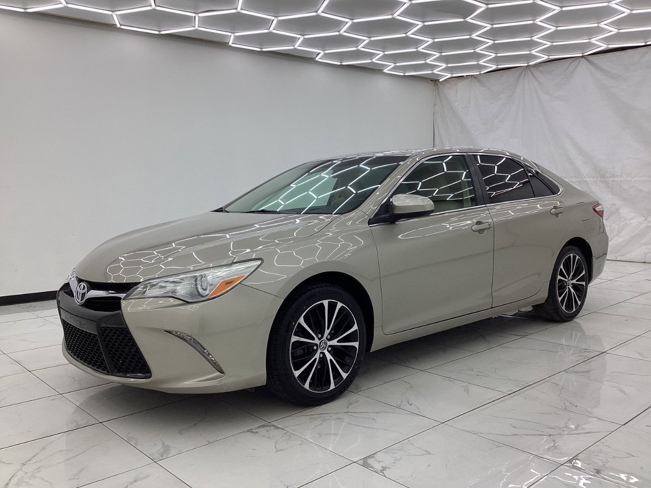 Used 2015 Toyota Camry LE FWD image 6