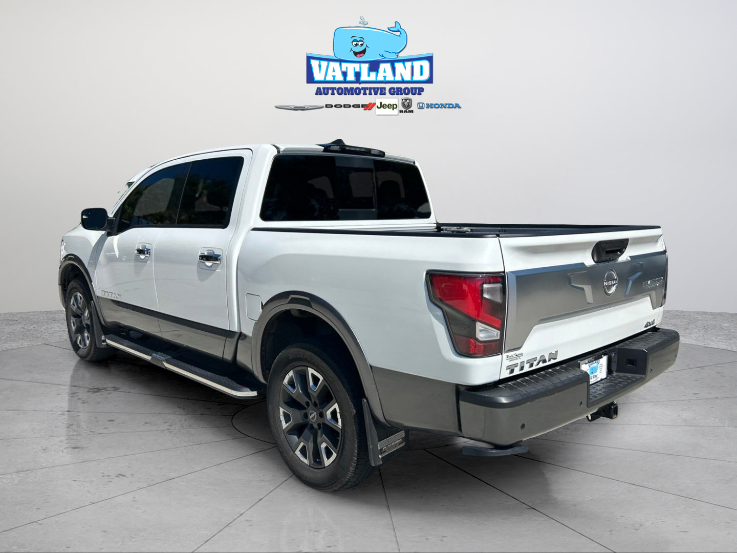 Used 2023 Nissan Titan Platinum Reserve w/ Moonroof Package AWD/4WD image 3
