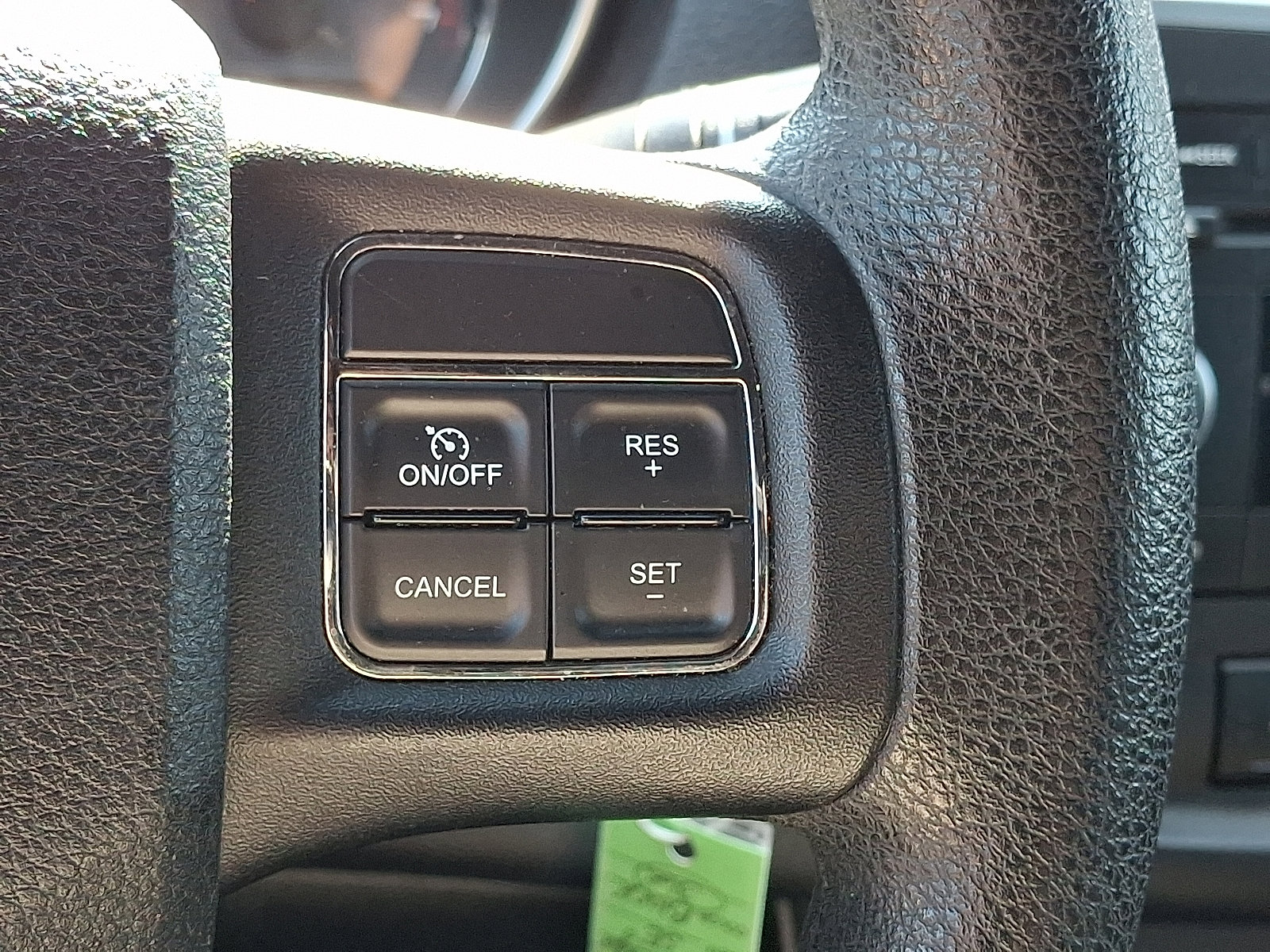 Used 2013 Dodge Avenger SE image 21