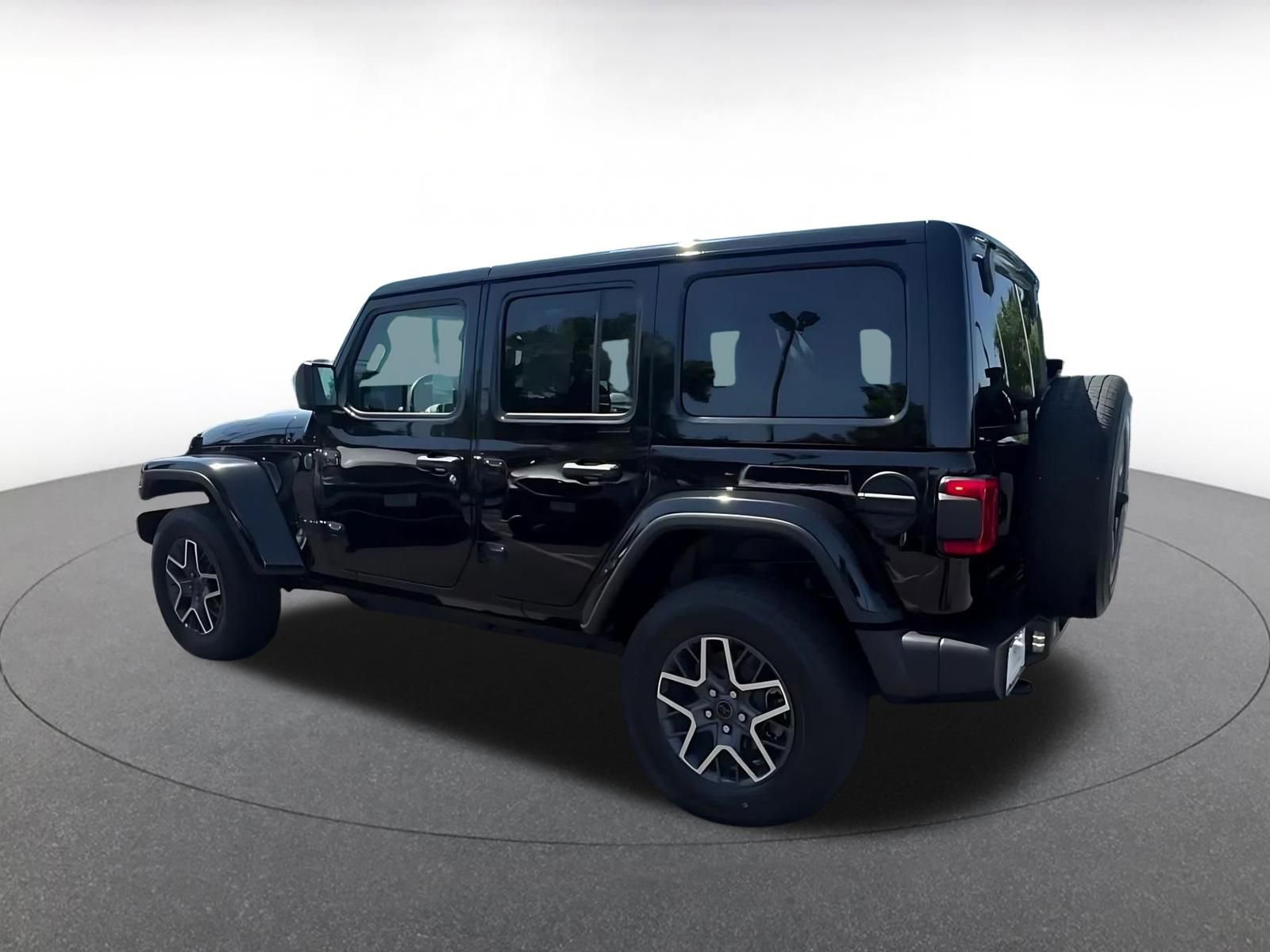 Used 2025 Jeep Wrangler Unlimited Sahara AWD/4WD image 9