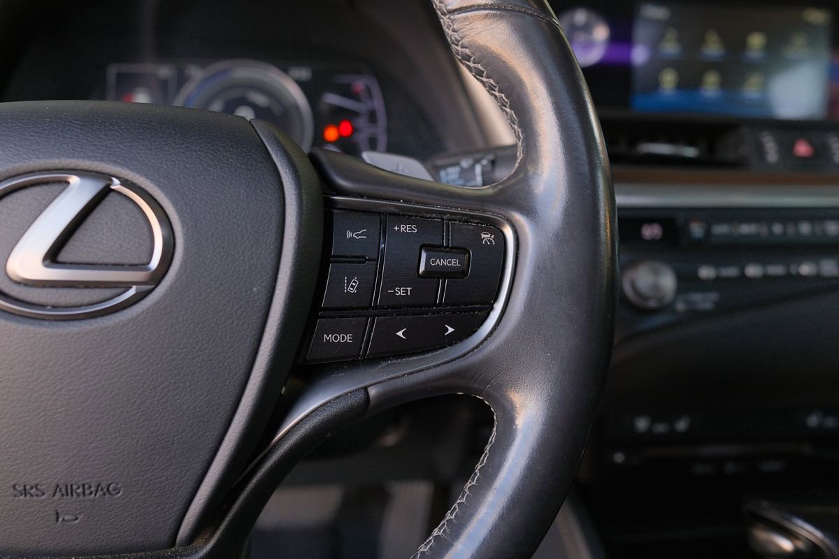 Used 2021 Lexus ES 300h w/ Premium Package FWD image 16