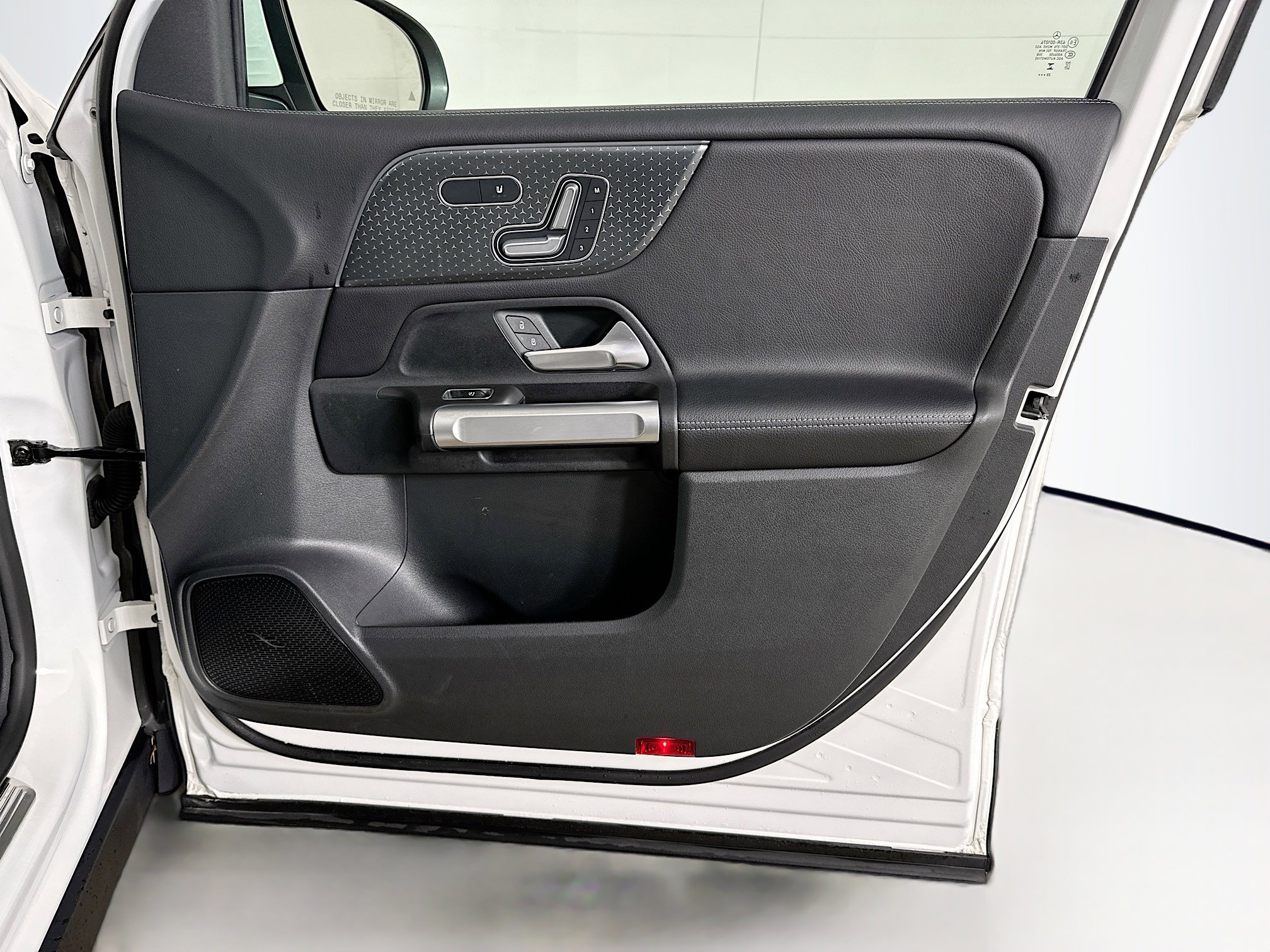 Used 2024 Mercedes-Benz GLB 250 4MATIC image 34