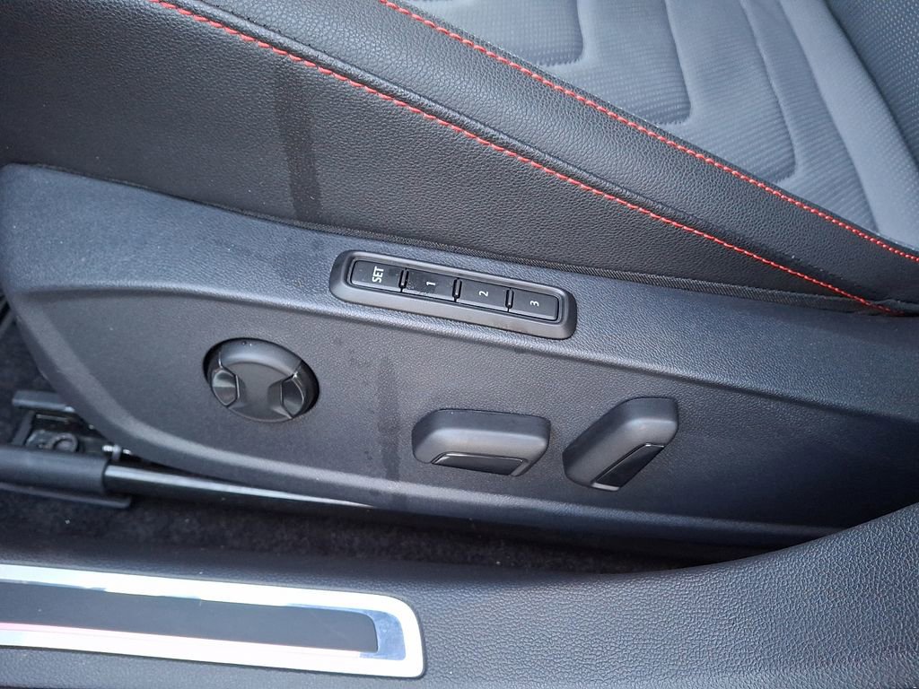 Used 2025 Volkswagen Jetta GLI Autobahn image 13