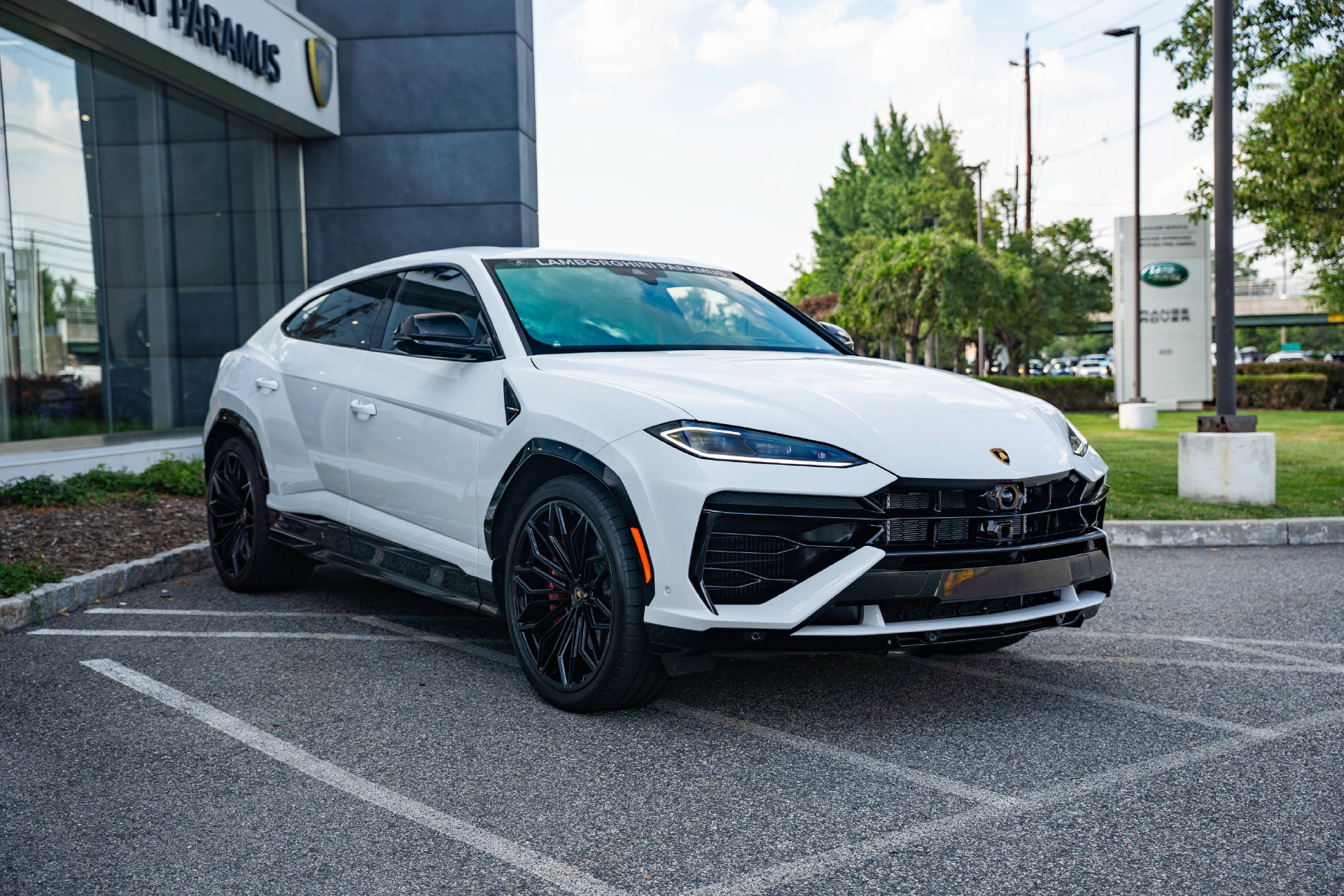 Used 2025 Lamborghini Urus Performante AWD/4WD image 2