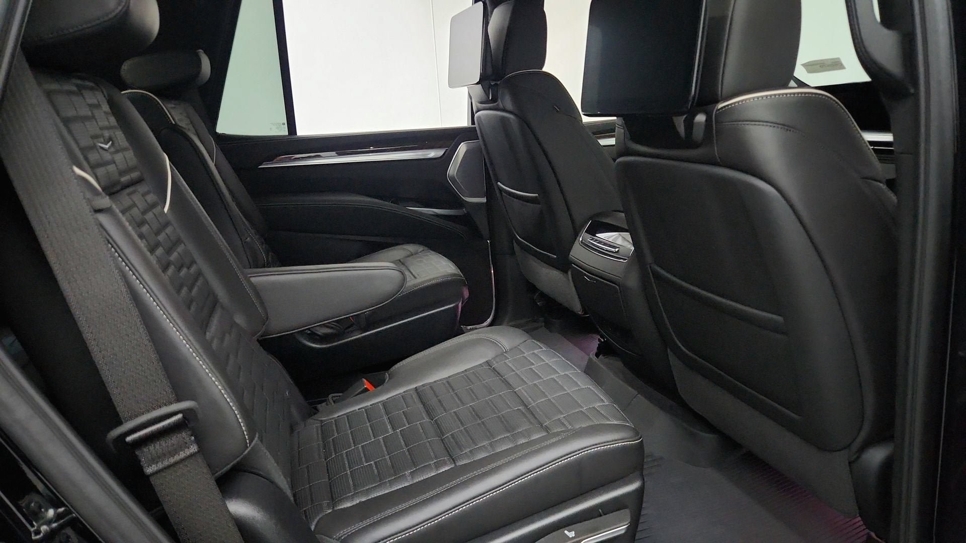 New 2026 Cadillac Escalade Platinum Sport w/ LPO, ONYX Package AWD/4WD image 26