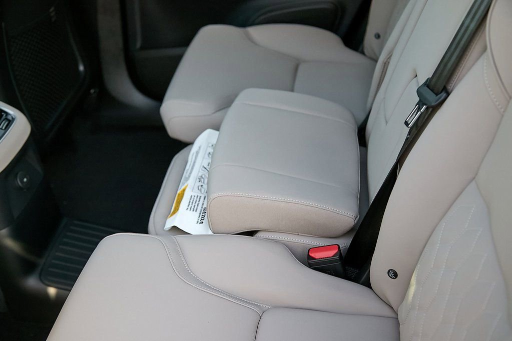 New 2026 Volvo XC90 T8 Plus w/ Protection Package Premier AWD/4WD image 20