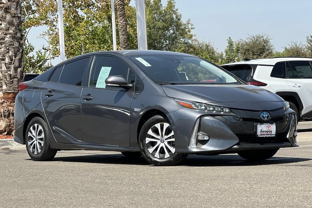 Certified 2021 Toyota Prius Prime Limited FWD image 2